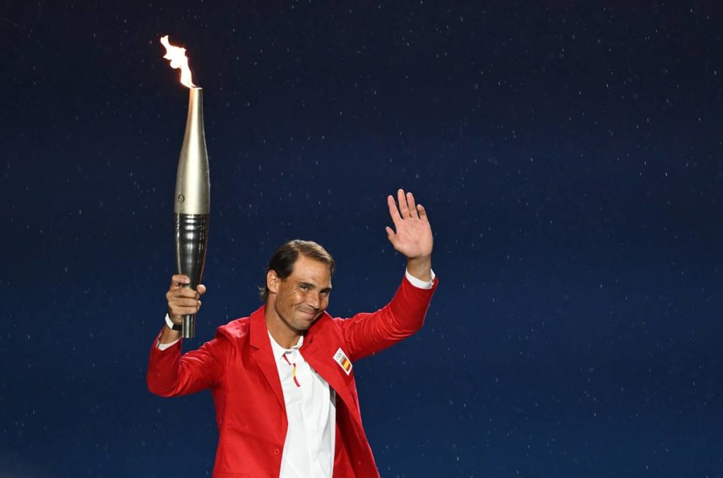 La llama olímpica llega a París, que se rinde a Rafa Nadal