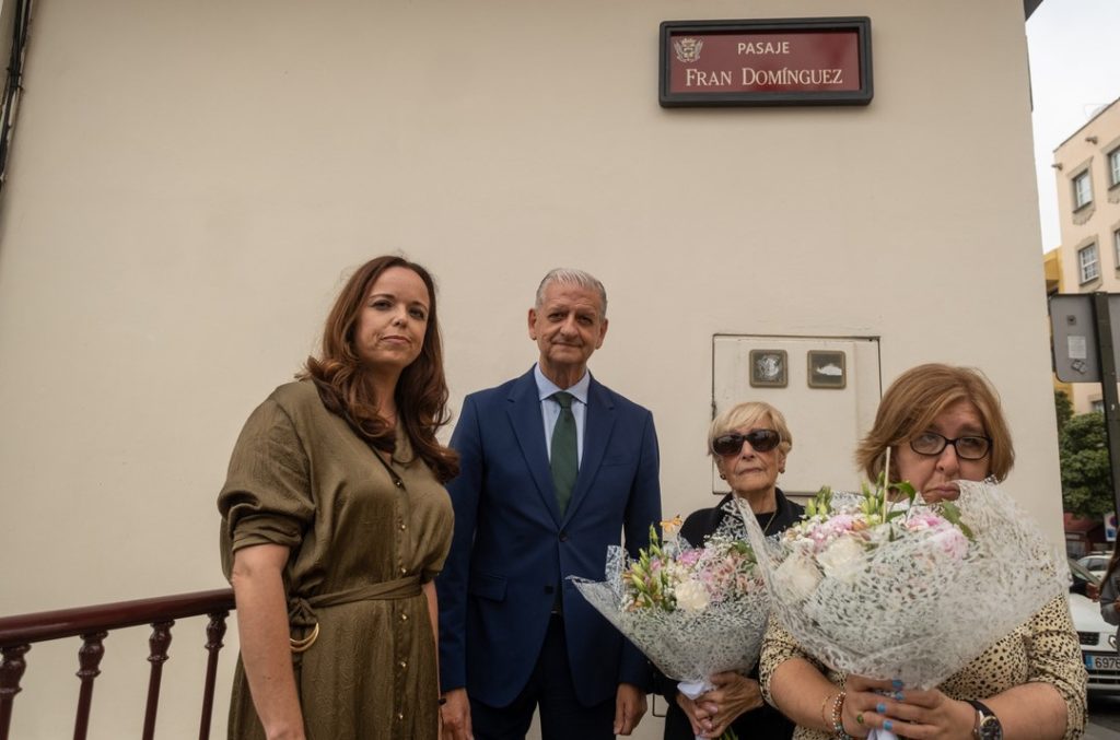Un pasaje de la Villa de La Orotava honra la memoria de Fran Domínguez