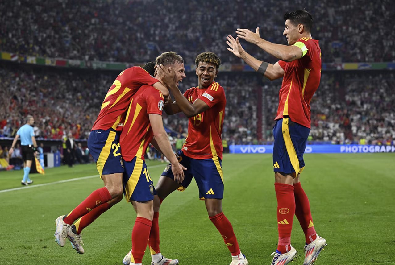España gana a Francia (2-1) y jugará su quinta final de Eurocopa