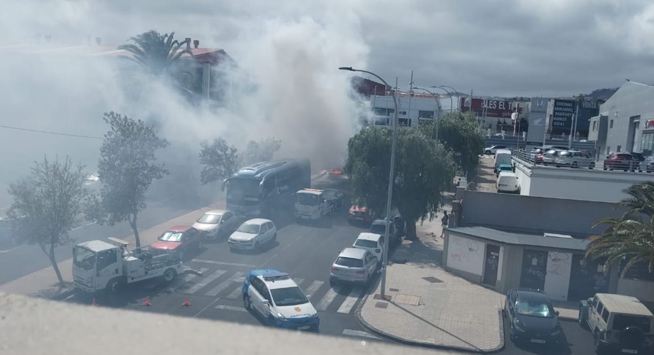 Arden varios coches en La Cuesta