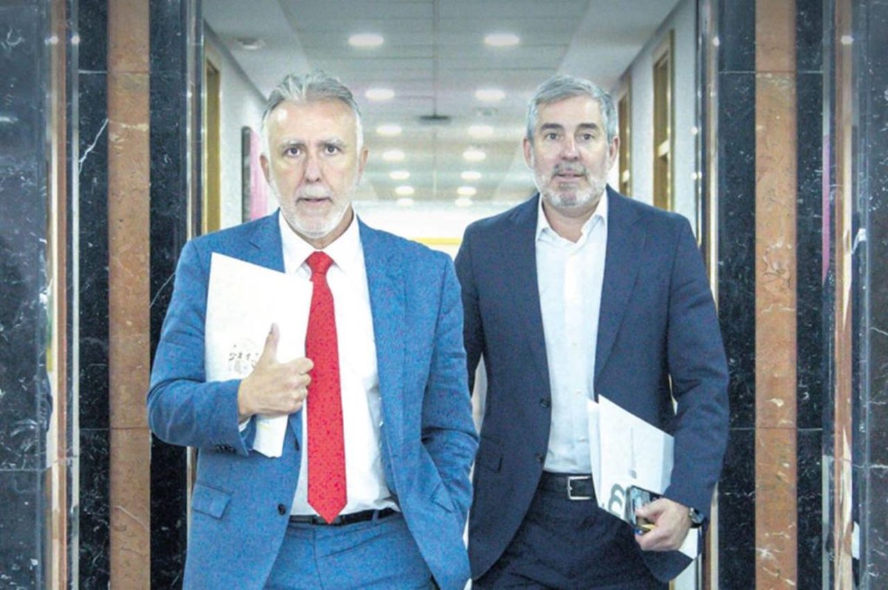 Fernando Clavijo y Ángel Víctor Torres durante una reunión migratoria anterior. DA