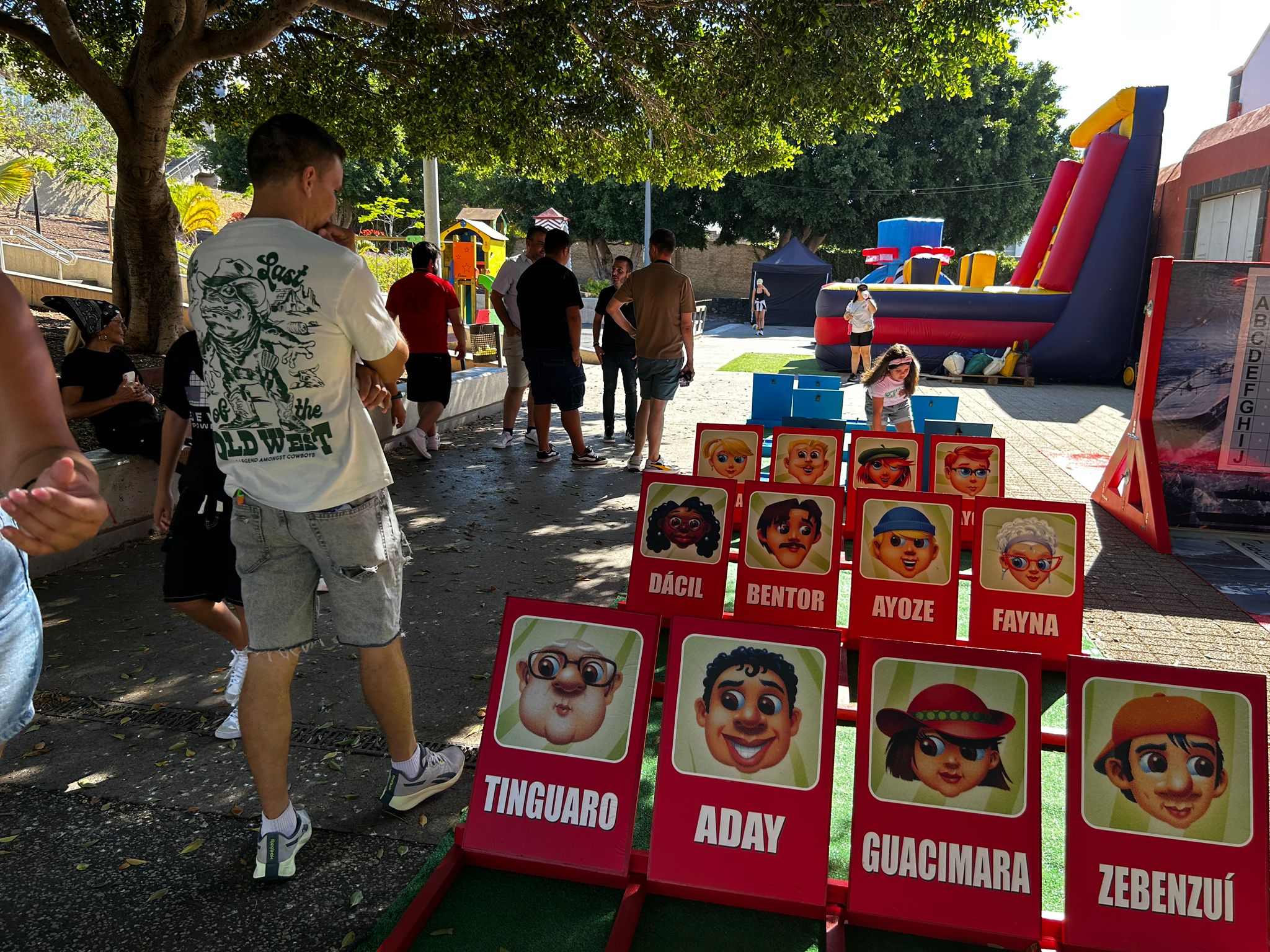 La Laguna celebra el Día de la Juventud con juegos XL, música y ...