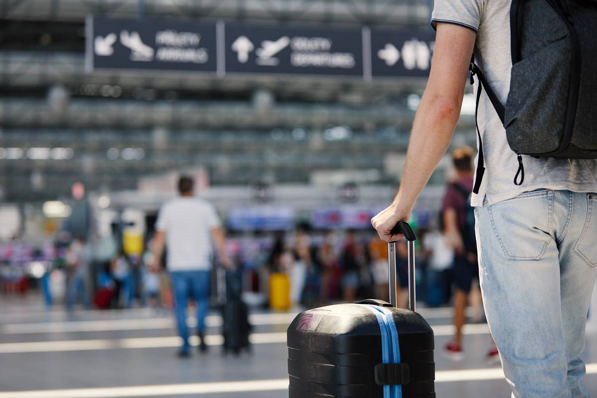 Giro 'dramático' para los pasajeros: Europa da la razón a las aerolíneas por cobrar los equipaje de cabina