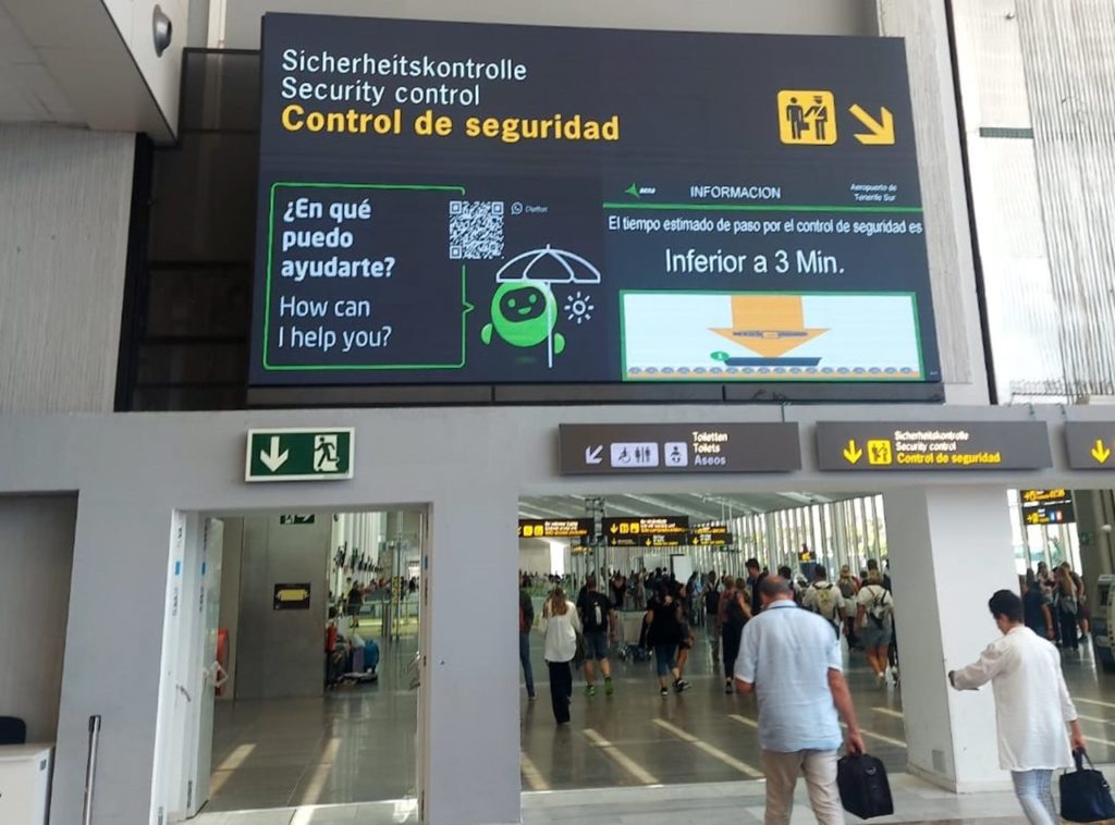 El servicio de chatbot refuerza la información que reciben los usuarios de los aeropuertos.