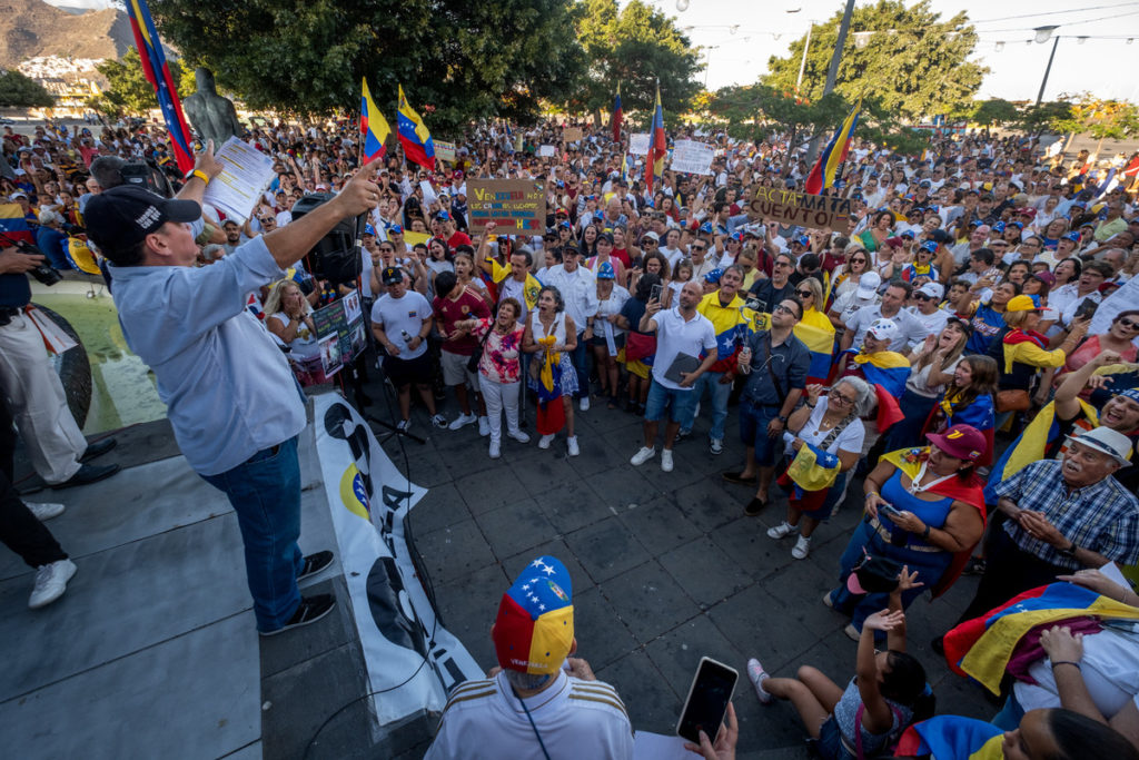 Miles de venezolanos se manifiestan en Canarias contra la dictadura de Maduro