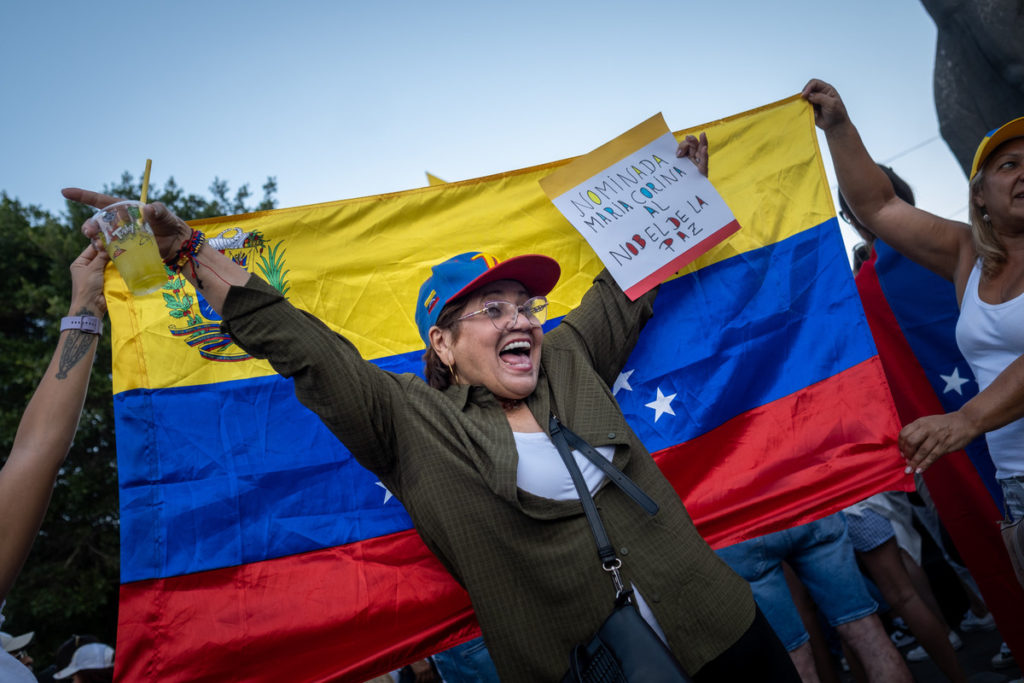 Cientos de venezolanos reclaman en Tenerife la victoria en las urnas de la oposición