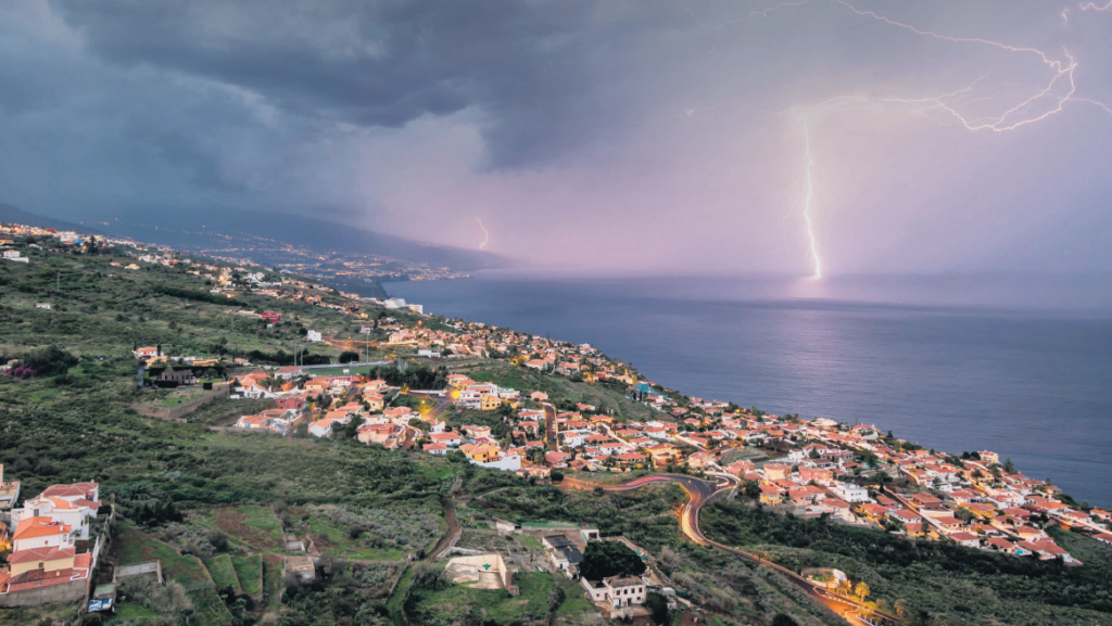 Llegan chubascos fuertes y tormentas a Canarias en las próximas horas. DA