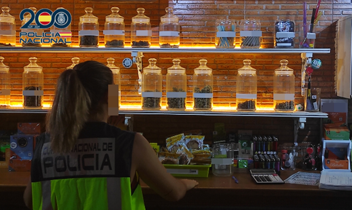 Descubren dos 'supermercados de la droga" en dos locales de una popular zona de marcha en Tenerife