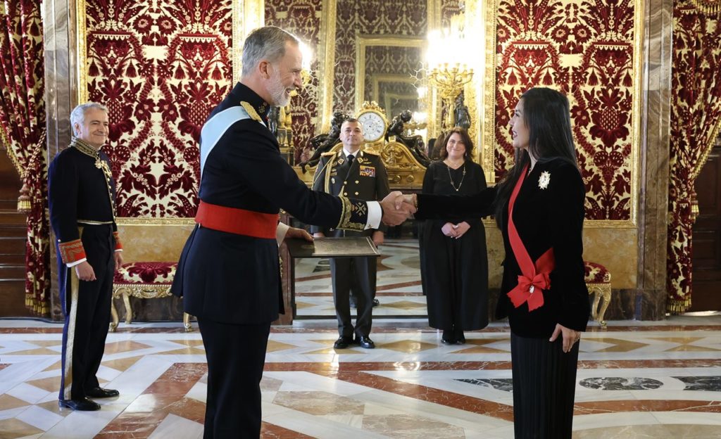 Entrega de credenciales del rey de España a la embajadora de Venezuela en nuestro país.