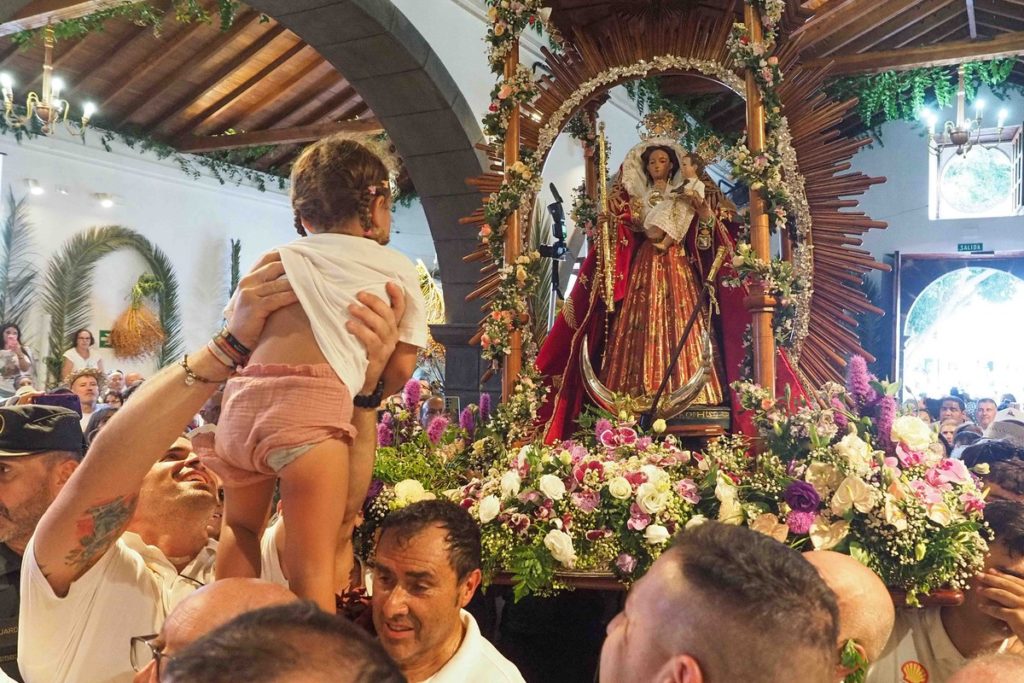 Güímar vive una Bajada multitudinaria. Sergio Méndez