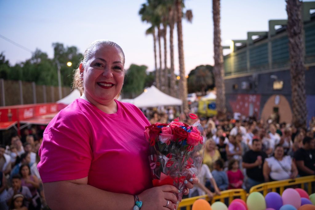 El mercado de La Salud se convirtió en el epicentro de la fiesta chicharrera, con actuaciones de murgas, comparsas y orquestas