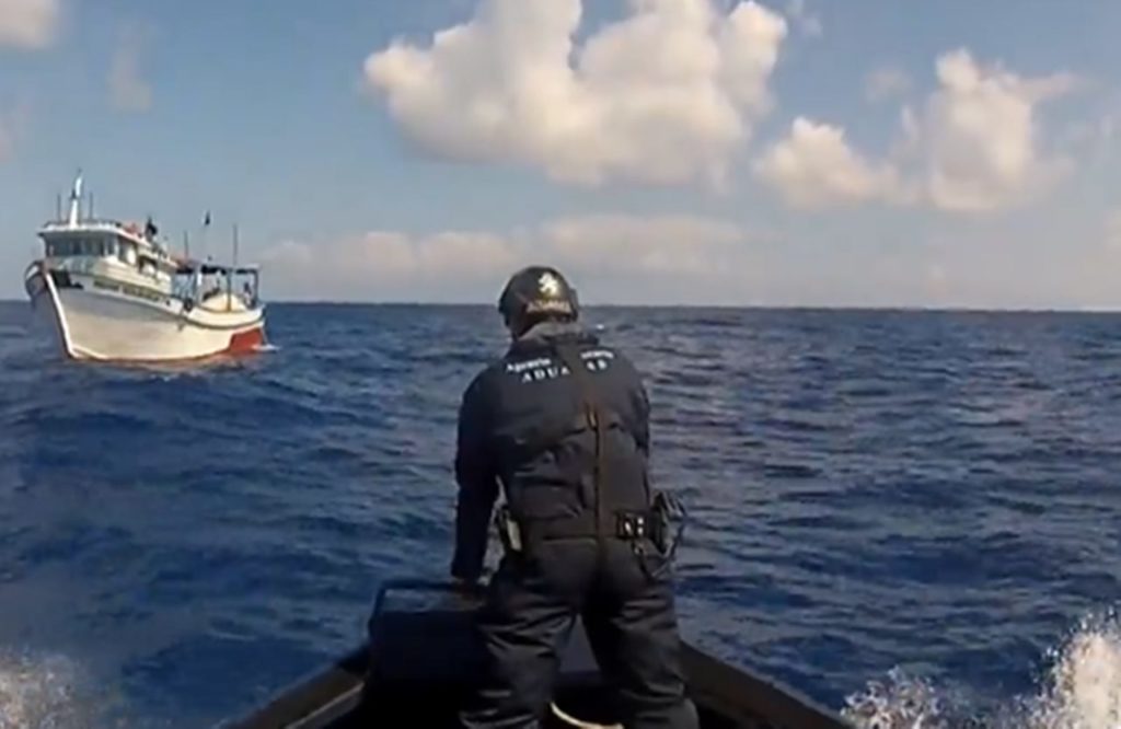 Interceptan un pesquero con 500 kilos de cocaína cerca de Canarias