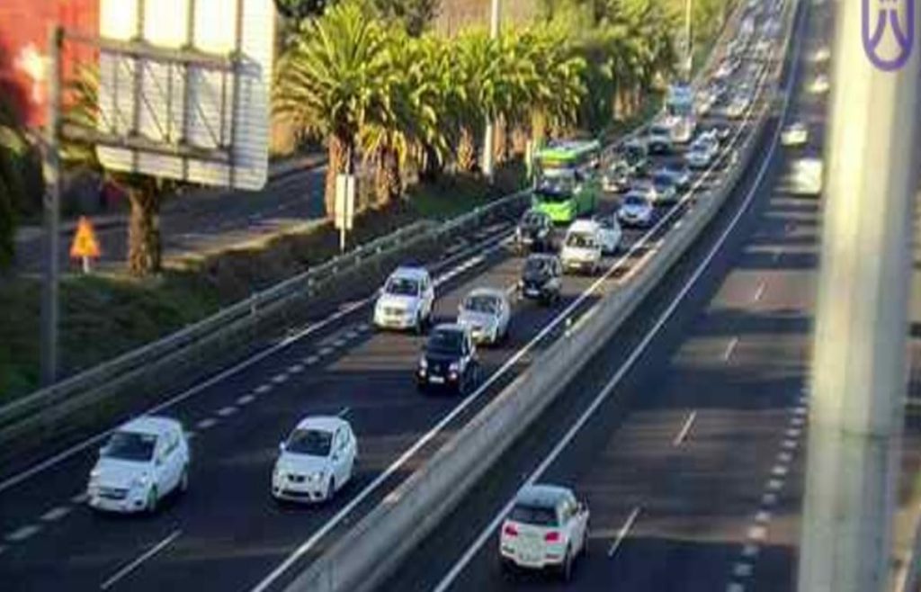 Kilométricas retenciones en la TF-5 por un accidente ocurrido a primer ahora de la mañana