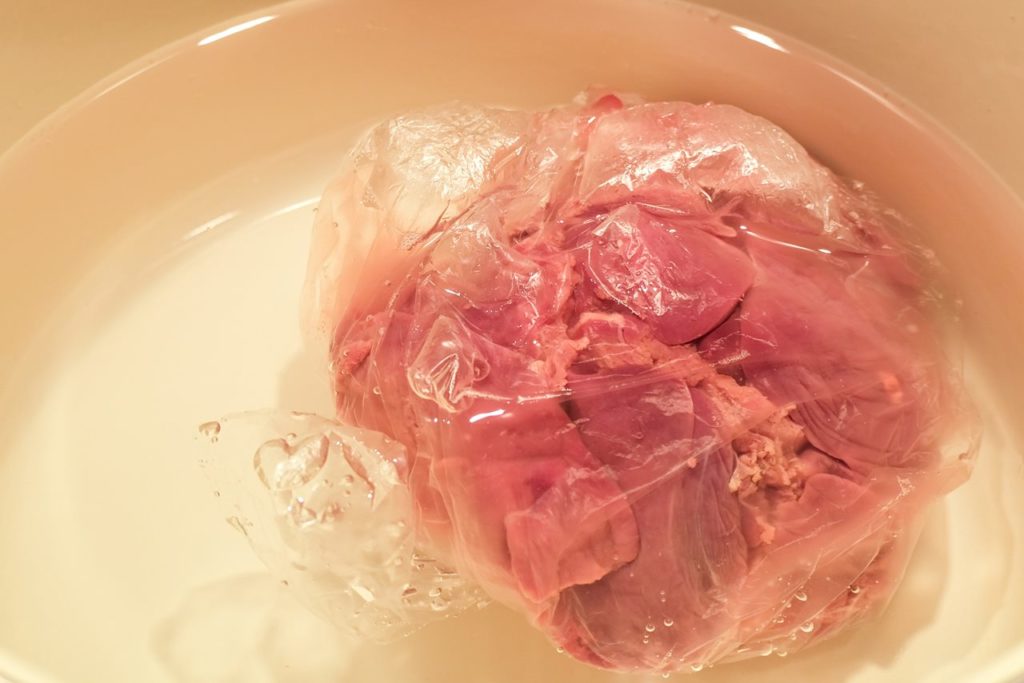 El truco definitivo para descongelar la carne en 5 minutos sin microondas ni agua fría