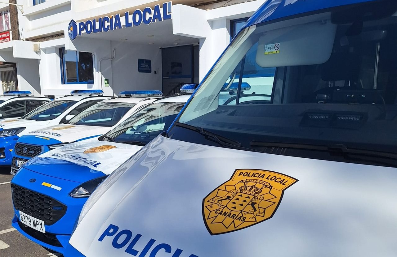 Conduce en dirección contraria, derrapa en un cruce y huye cuando lo paran