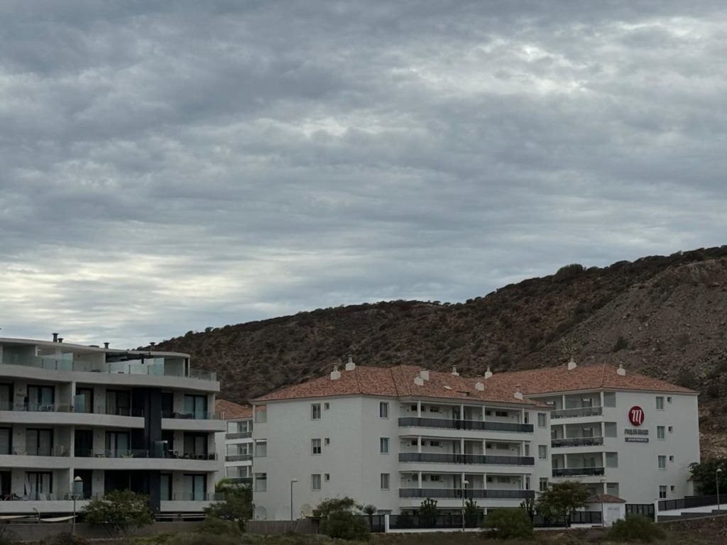 Los vecinos del Palm Mar denuncian ruidos y botellones “cada noche”