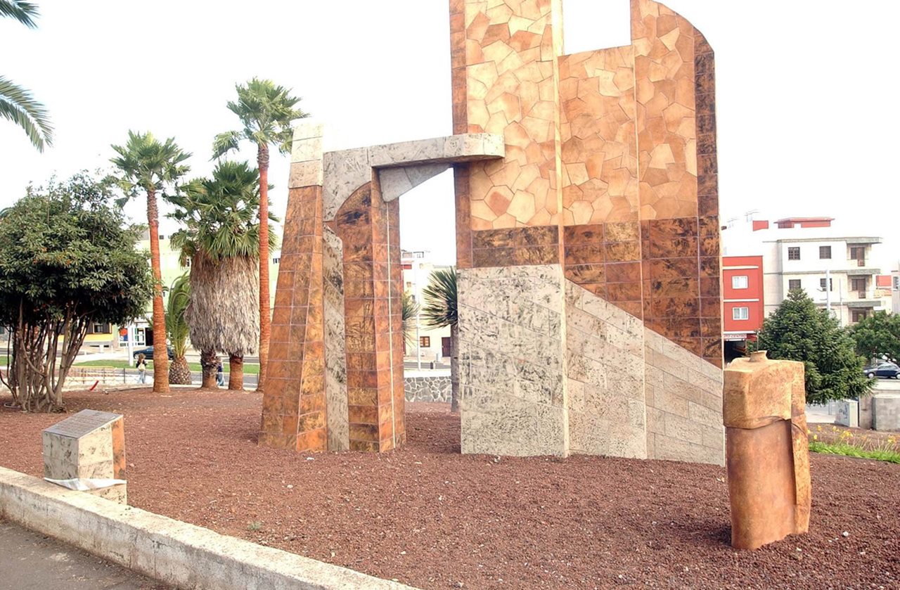 ‘Monumento al Vecino’, en la avenida Lora y Tamayo. Sergio Méndez