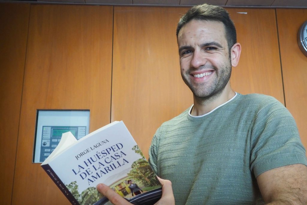 El escritor tinerfeño Jorge Laguna. | Sergio Méndez