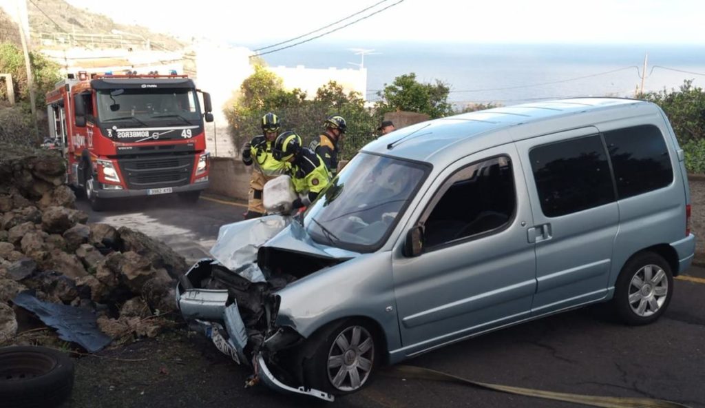 Vuelca con su coche en Tenerife