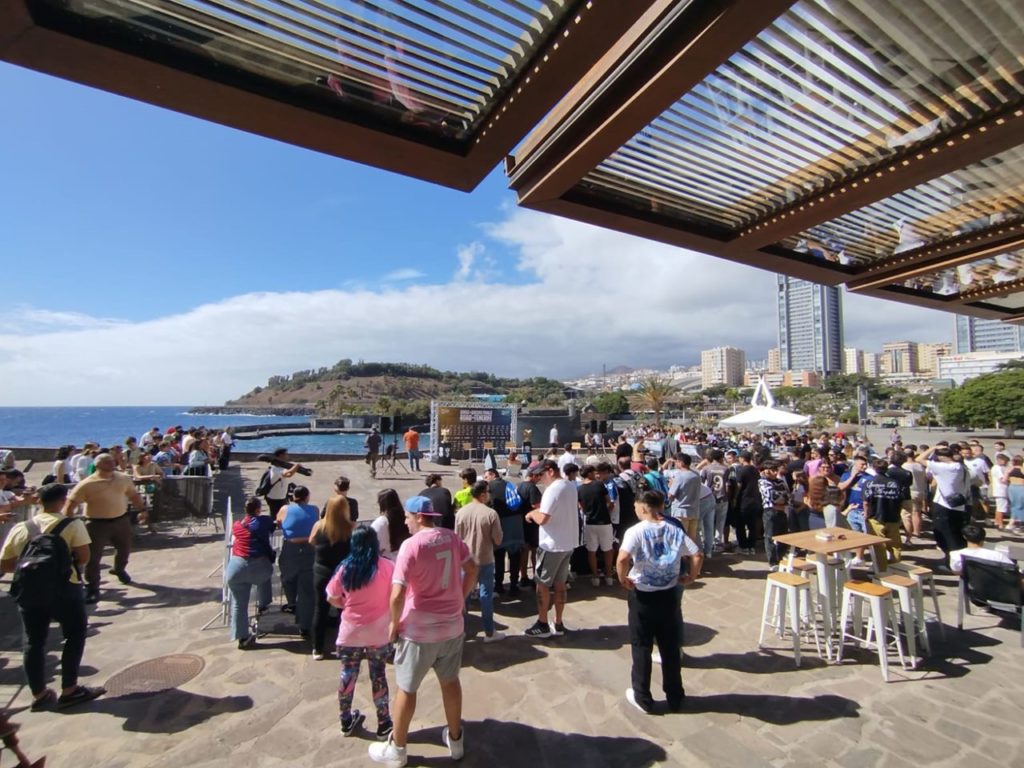 Gerard Piqué 'llena' la plaza del Auditorio en la presentación de la Kings & Queens Finals Tenerife