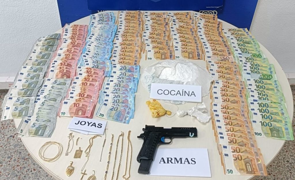 Entran en una casa cercana a un instituto en Tenerife y encuentran un 'supermercado' de droga