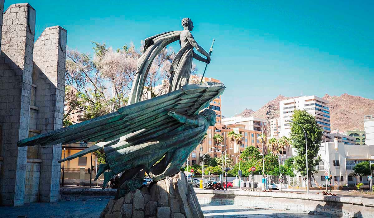El conocido como monumento a Franco, en la capital santacrucera. | DA