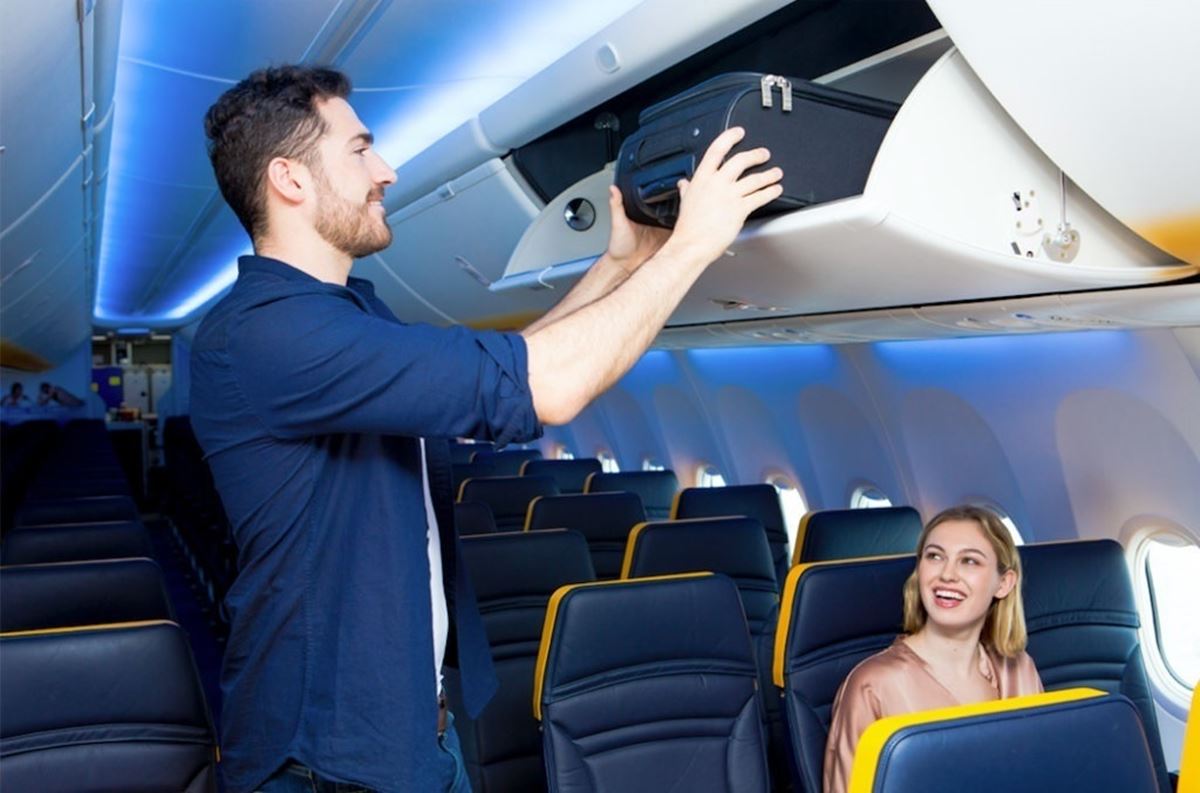 Ryanair cambia sus normas con el equipaje de mano: estas son todas las novedades