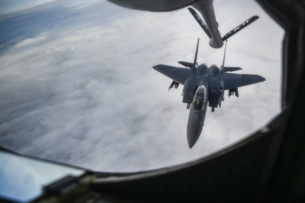 EEUU desencadena más de 70 ataques contra posiciones de Estado Islámico en el centro de Siria