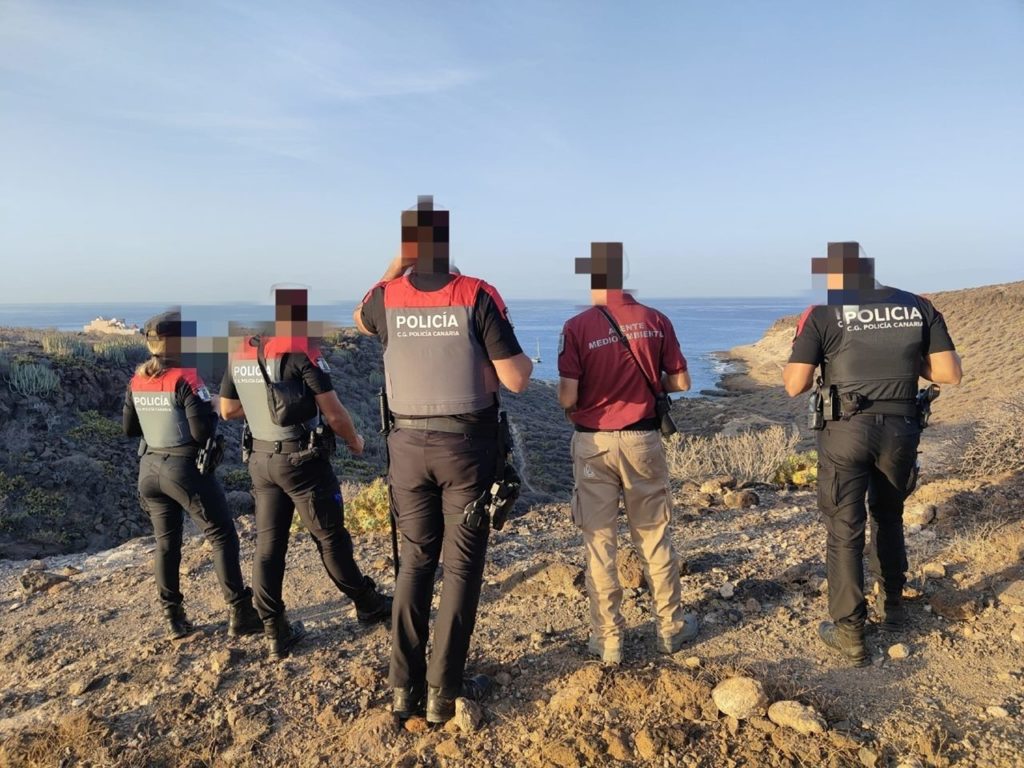 Una docena de sanciones por acampadas ilegales en La Caleta
