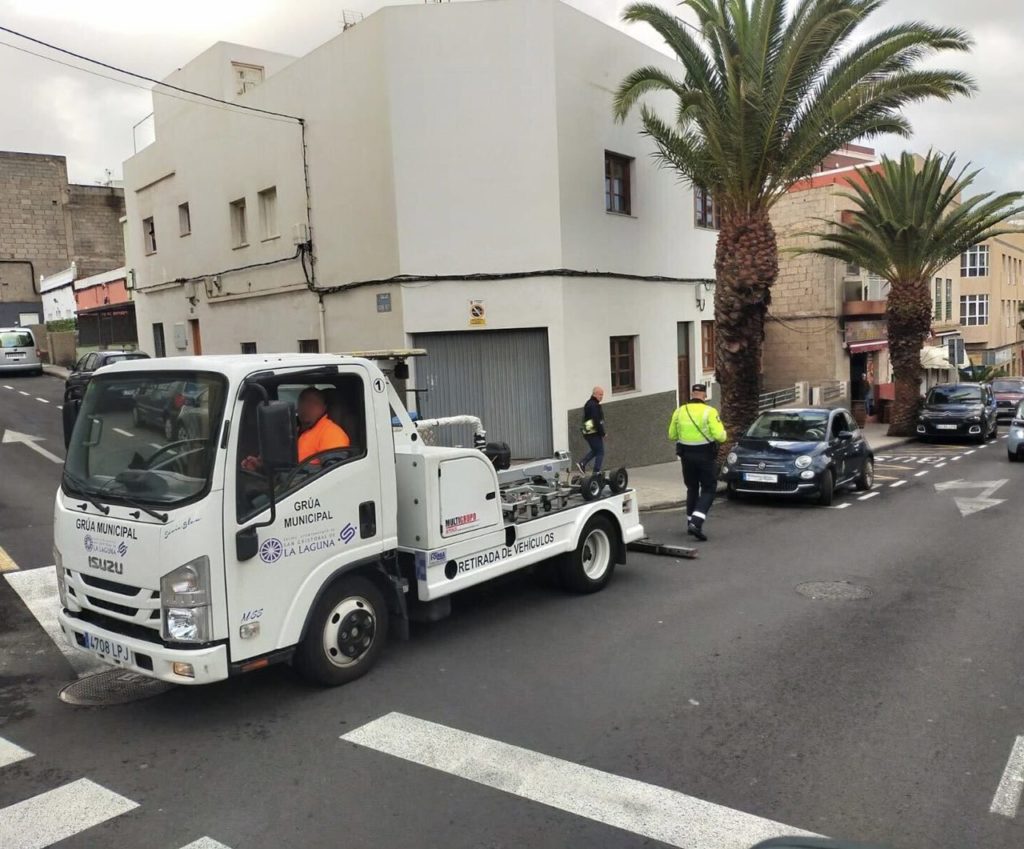 La Policía Local se queda perpleja con lo que descubre al detener a un joven en Tenerife. Policía Local de La Laguna