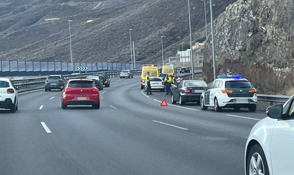 Una colisión provoca importantes retenciones en la TF-1