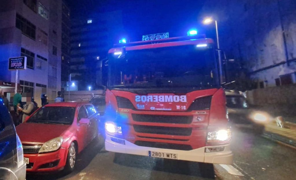 Un caldero olvidado fuego provoca el desalojo de un edificio en Santa Cruz de Tenerife