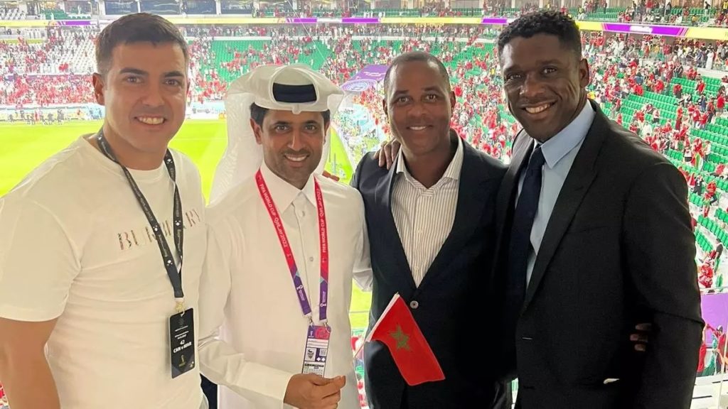 Rayco García, junto a Nasser Al-Khelaïfi, Kluivert y Seedorf, en el estadio Al Thumama. DA