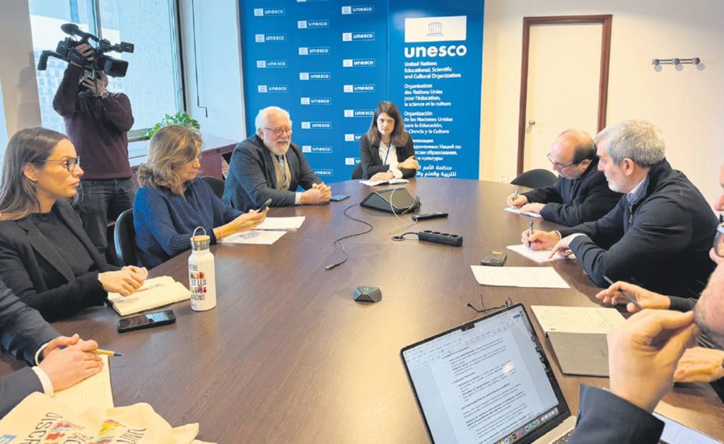 Canarias acuerda con Madrid el texto para distribuir a los menores