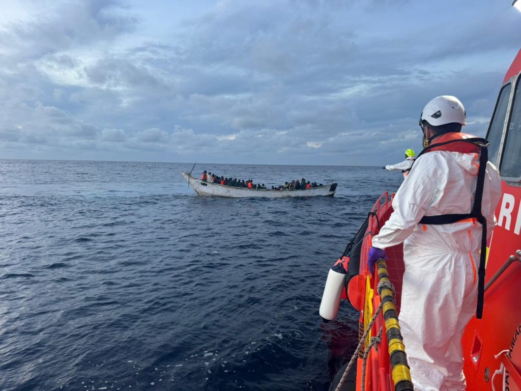 Unos 780 inmigrantes llegan a Canarias en diez embarcaciones en las últimas 24 horas