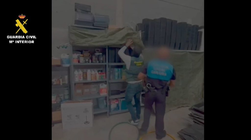 Golpe al narcotráfico de la Guardia Civil en Tenerife: acaban con tres 'fábricas' de droga