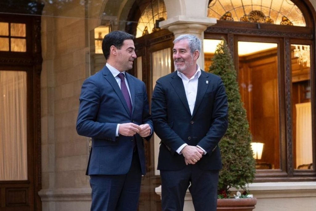 Clavijo y Pradales envían al resto de presidentes su propuesta para el reparto de menores