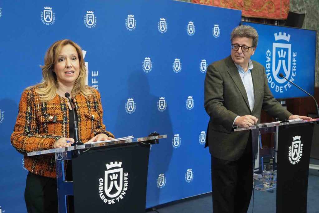 La presidenta del Cabildo y el vicepresidente tercero, ayer. Sergio Méndez