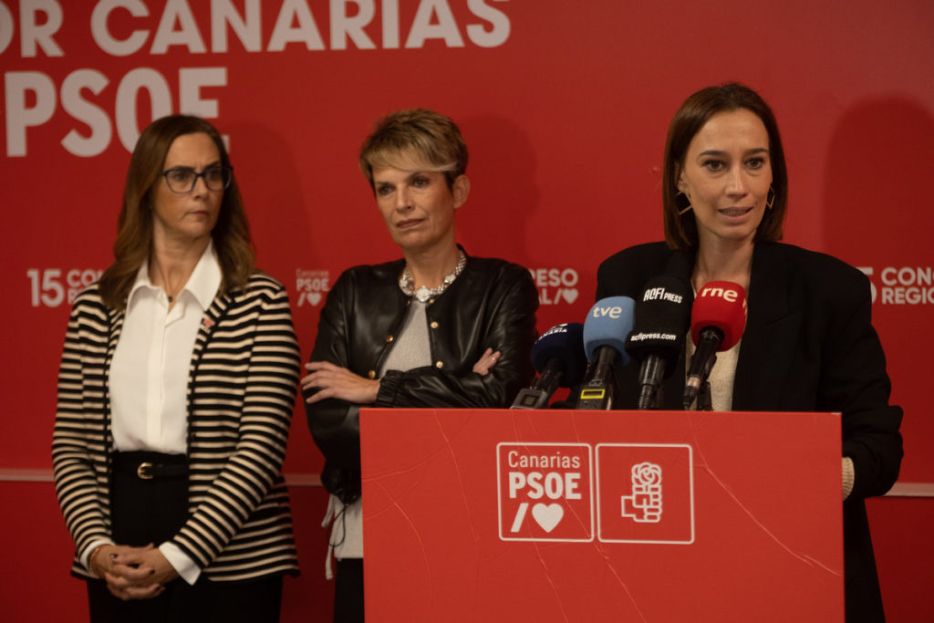 Un momento de la rueda de prensa de ayer del PSOE canario. Fran Pallero