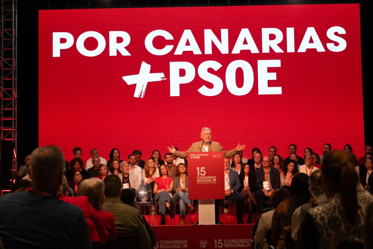 Instantes del acto de clausura del 15º congreso regional del PSOE de Canarias, en Adeje