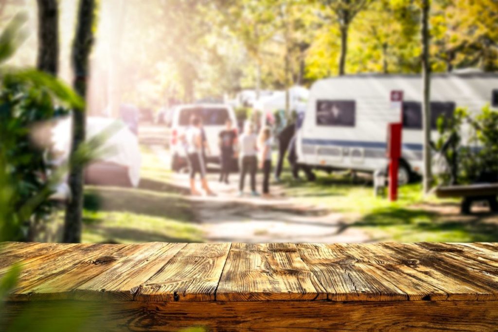 Canarias se compromete a regular por primera vez campings, acampadas y establecimientos singulares
