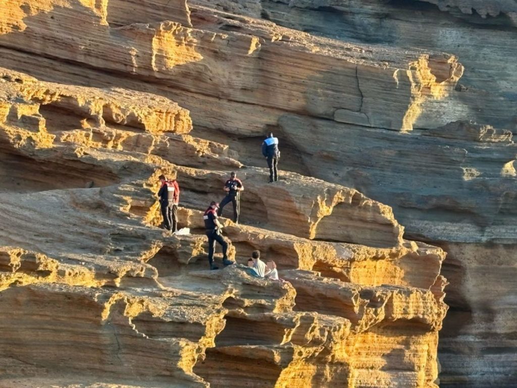 Pillados pernoctando en Montaña Amarilla. Policía Canaria