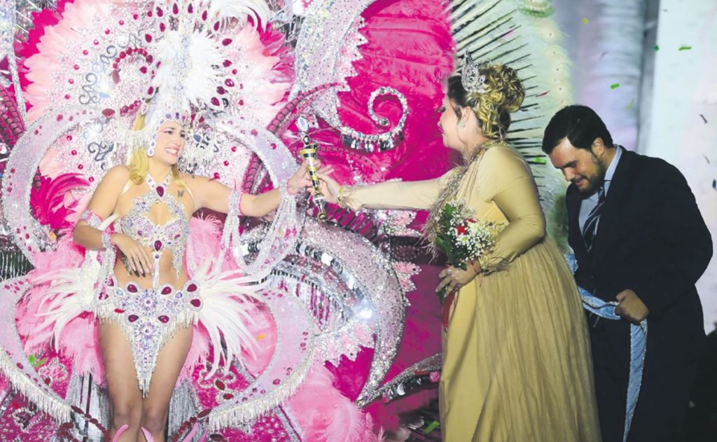 Soraya Campana Labrador se convierte en la nueva Reina del Carnaval del Puerto de la Cruz