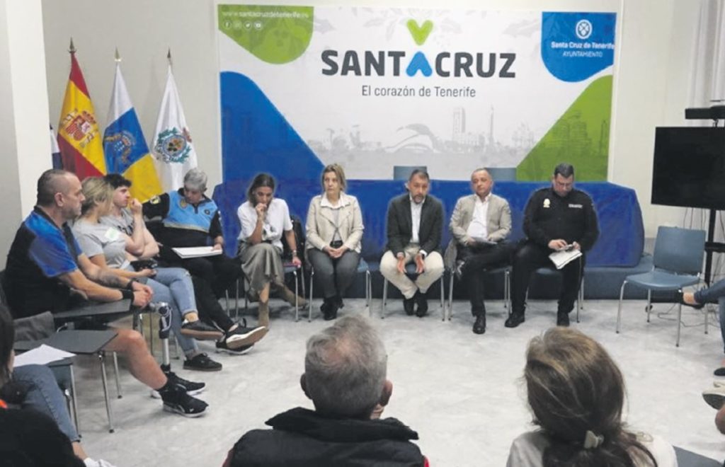 Bermúdez y Plata prometen más policías en El Toscal para acabar con la “inseguridad” por los okupas