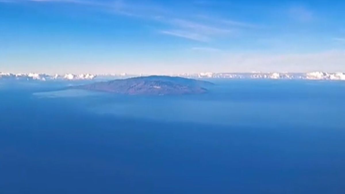 Un piloto de vuelo comercial enseña desde la cabina cómo es la aproximación al aeropuerto más pequeño de España