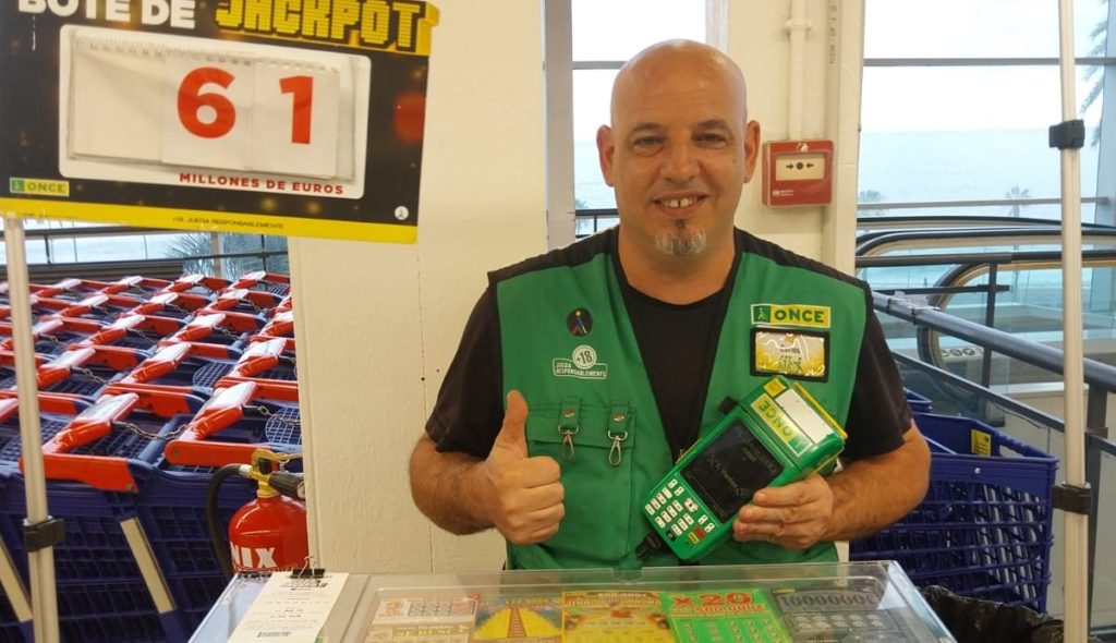 Carlos Fernández, el vendedor de la suerte de la ONCE en Canarias