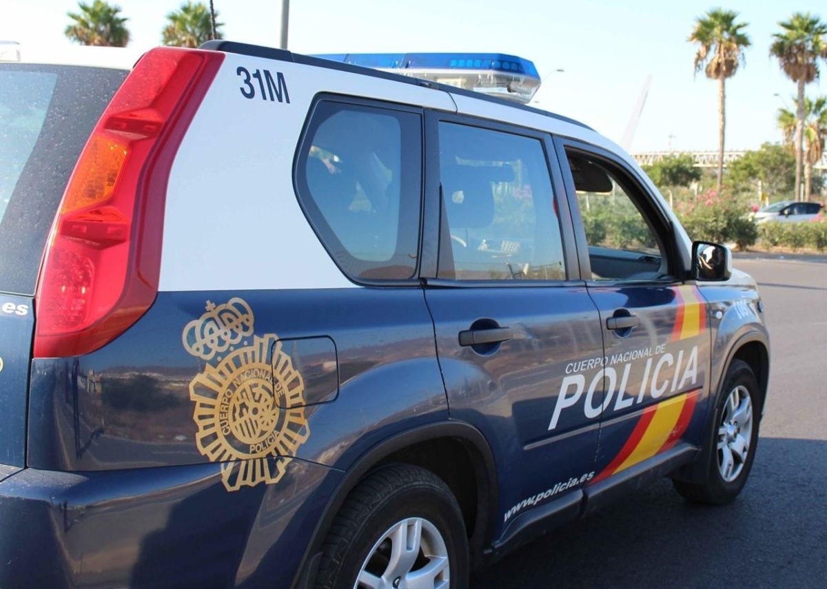 Empotran su coche contra una cafetería en Canarias para cometer un robo, pero lo que encuentran les obliga a salir corriendo