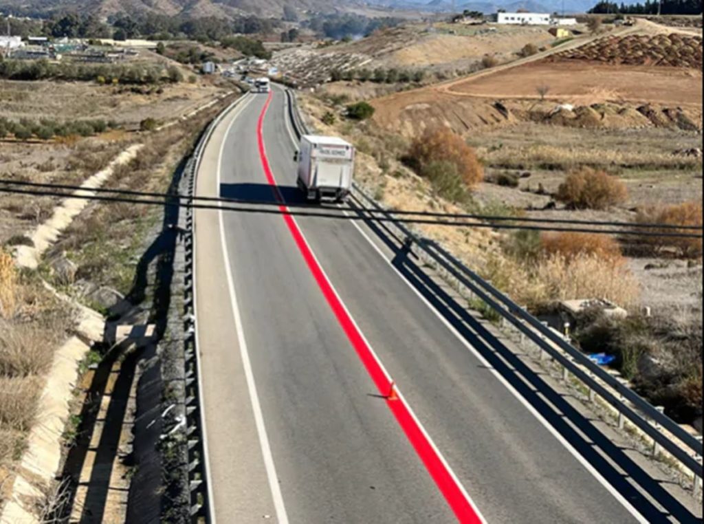 La DGT estrena la línea roja en la carretera: ¿qué cambia para los conductores?