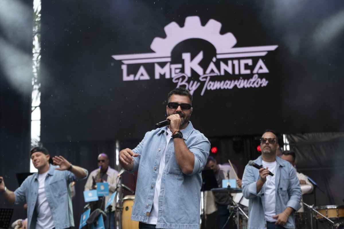 El primer fin de semana de Carnaval se cierra con más de 250.000 personas pese a la lluvia