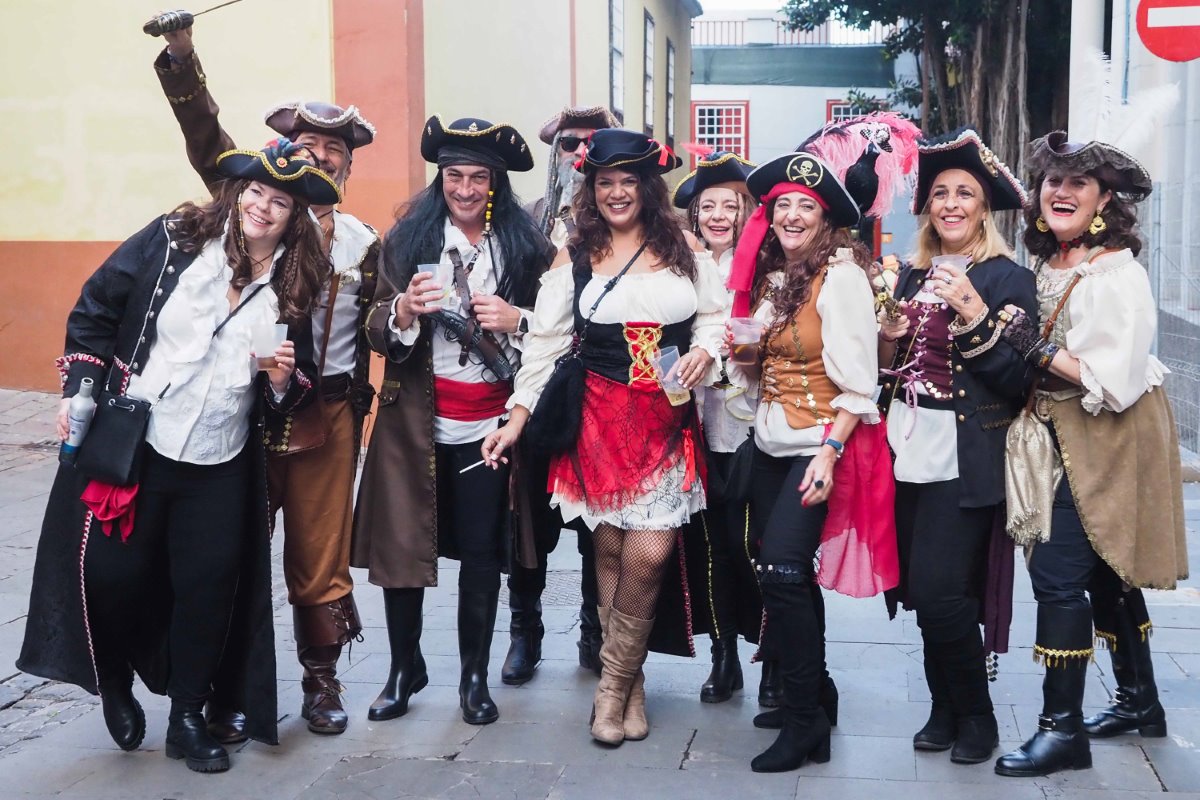 El primer fin de semana de Carnaval se cierra con más de 250.000 personas pese a la lluvia